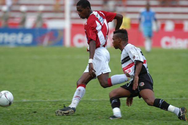 Camisa tradicional do Náutico fornecida pela Finta em 2005