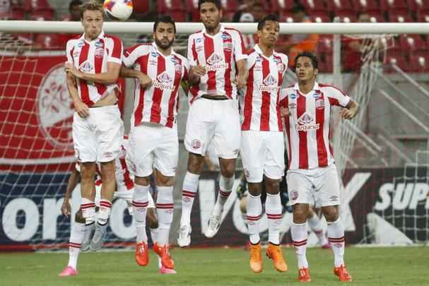 Em 2015, o Náutico seguiu com a Umbro em um modelo que foi mantido para o começo desta temporada