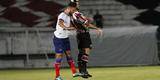 Foi mais uma noite em que o Santa Cruz deu a impresso de estar em franca evoluo. O Tricolor viu o Bahia sair na frente com um gol de Hernane Brocador, mas virou a partida graas aos gols de Keno e Grafite. Quando a vitria parecia encaminhada, os baianos levantaram uma bola na rea e ela resvalou na mo do volante Wellington Czar. Pnalti que Luisinho converteu sem dar chances para Tiago Cardoso, dando nmeros finais ao jogo