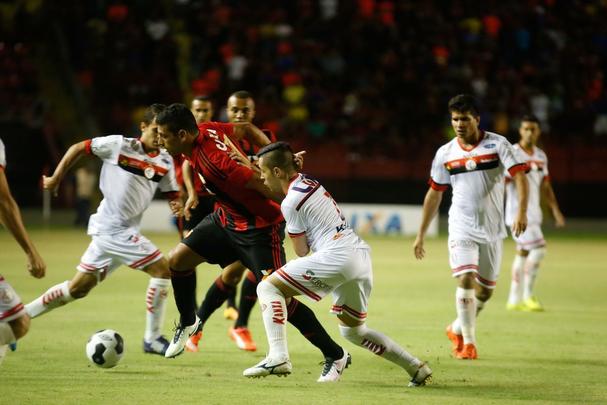 Com vitória por 1 a 0, time rubro-negro joga por um empate, domingo, em Campina Grande, para chegar a mais uma decisão da copa do Nordeste