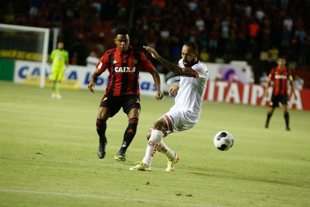 Com vitória por 1 a 0, time rubro-negro joga por um empate, domingo, em Campina Grande, para chegar a mais uma decisão da copa do Nordeste