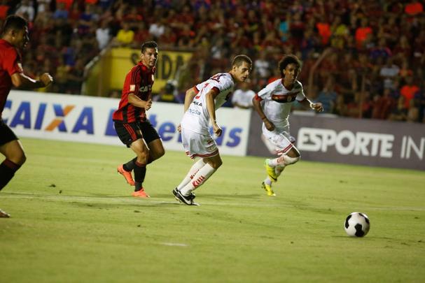 Com vitória por 1 a 0, time rubro-negro joga por um empate, domingo, em Campina Grande, para chegar a mais uma decisão da copa do Nordeste