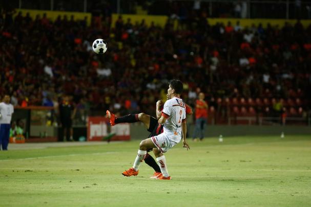 Com vitória por 1 a 0, time rubro-negro joga por um empate, domingo, em Campina Grande, para chegar a mais uma decisão da copa do Nordeste