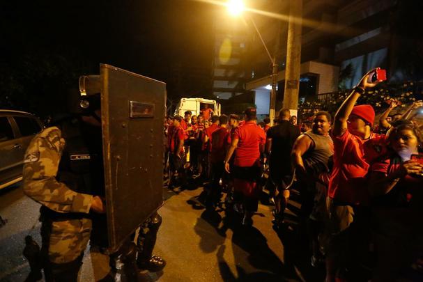 Pouco mais de 23 mil rubro-negros compareceram no maior público do ano em Pernambuco e incentivaram o time antes mesmo da partida, fazendo uma bela recepção ao ônibus do time, com a 'avenida rubro-negra'.