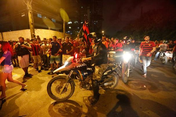 Pouco mais de 23 mil rubro-negros compareceram no maior público do ano em Pernambuco e incentivaram o time antes mesmo da partida, fazendo uma bela recepção ao ônibus do time, com a 'avenida rubro-negra'.