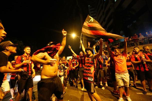 Pouco mais de 23 mil rubro-negros compareceram no maior público do ano em Pernambuco e incentivaram o time antes mesmo da partida, fazendo uma bela recepção ao ônibus do time, com a 'avenida rubro-negra'.