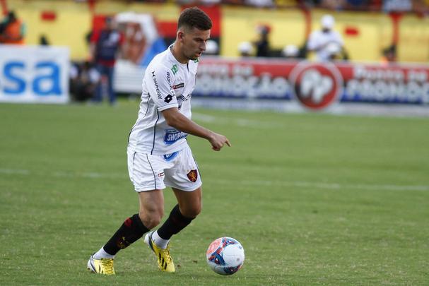 Camisa branca da Lotto confeccionada para a temporada de 2012 no modelo branco