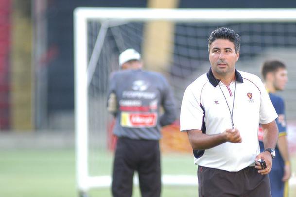 Alexandre Gallo est sem clube aps ser demitido pela Ponte Preta na semana passada. O comandante tem passagem pelo Leo da Ilha em 2007, mas foi descartado pelo Sport