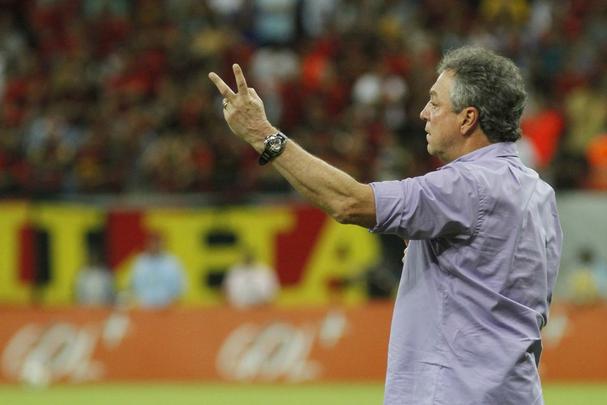 Sem clube, Abel Braga foi demitido do Al Jazira dos Emirados rabes no fim de 2015 