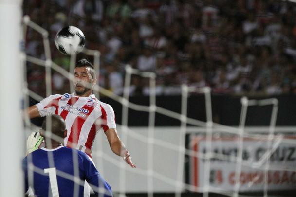 Time coral foi superior ao Náutico no primeiro jogo da semifinal com maior público do ano no Arruda