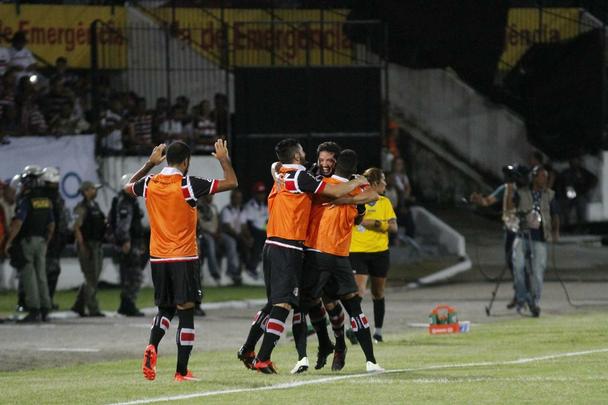 Time coral foi superior ao Náutico no primeiro jogo da semifinal com maior público do ano no Arruda