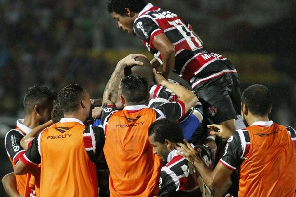 Time coral foi superior ao Náutico no primeiro jogo da semifinal com maior público do ano no Arruda