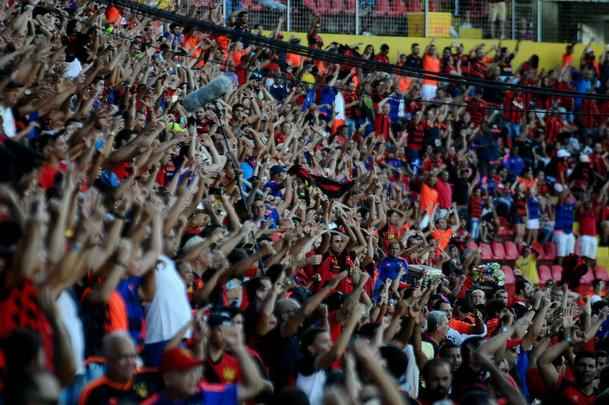 Com triunfo por 1 a 0, na Ilha do Retiro, time rubro-negro joga por um empate para chegar à decisão. Sertanejos precisam de vitória por dois gols