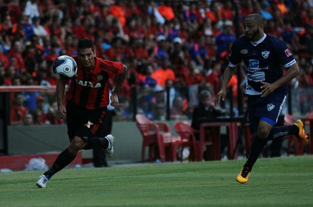 Com triunfo por 1 a 0, na Ilha do Retiro, time rubro-negro joga por um empate para chegar à decisão. Sertanejos precisam de vitória por dois gols