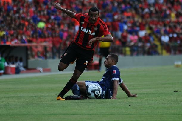 Com triunfo por 1 a 0, na Ilha do Retiro, time rubro-negro joga por um empate para chegar à decisão. Sertanejos precisam de vitória por dois gols