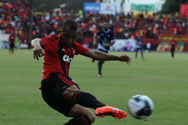 Com triunfo por 1 a 0, na Ilha do Retiro, time rubro-negro joga por um empate para chegar à decisão. Sertanejos precisam de vitória por dois gols