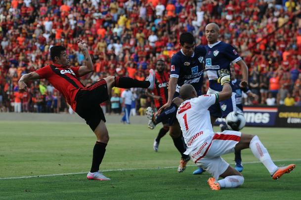 Com triunfo por 1 a 0, na Ilha do Retiro, time rubro-negro joga por um empate para chegar à decisão. Sertanejos precisam de vitória por dois gols