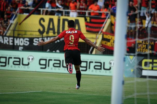 Com triunfo por 1 a 0, na Ilha do Retiro, time rubro-negro joga por um empate para chegar à decisão. Sertanejos precisam de vitória por dois gols