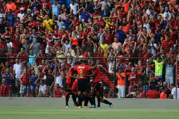 Com triunfo por 1 a 0, na Ilha do Retiro, time rubro-negro joga por um empate para chegar à decisão. Sertanejos precisam de vitória por dois gols