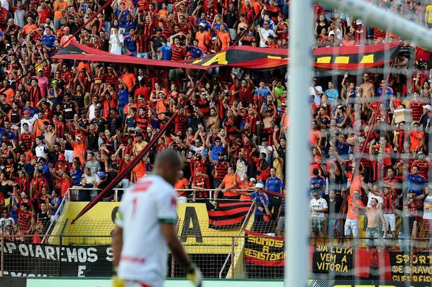 Com triunfo por 1 a 0, na Ilha do Retiro, time rubro-negro joga por um empate para chegar à decisão. Sertanejos precisam de vitória por dois gols