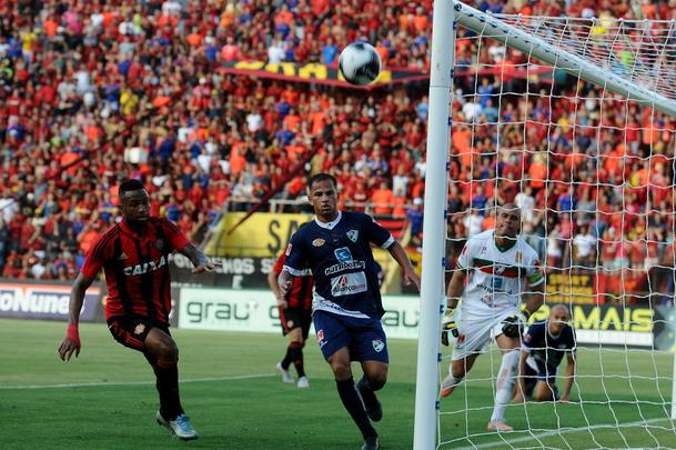 Com triunfo por 1 a 0, na Ilha do Retiro, time rubro-negro joga por um empate para chegar à decisão. Sertanejos precisam de vitória por dois gols