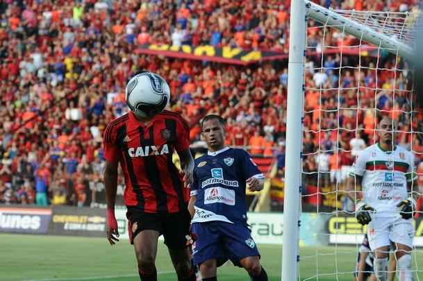Com triunfo por 1 a 0, na Ilha do Retiro, time rubro-negro joga por um empate para chegar à decisão. Sertanejos precisam de vitória por dois gols