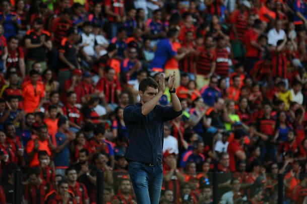 Com triunfo por 1 a 0, na Ilha do Retiro, time rubro-negro joga por um empate para chegar à decisão. Sertanejos precisam de vitória por dois gols