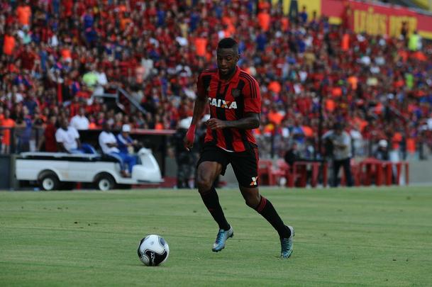 Com triunfo por 1 a 0, na Ilha do Retiro, time rubro-negro joga por um empate para chegar à decisão. Sertanejos precisam de vitória por dois gols