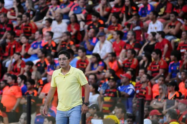 Com triunfo por 1 a 0, na Ilha do Retiro, time rubro-negro joga por um empate para chegar à decisão. Sertanejos precisam de vitória por dois gols