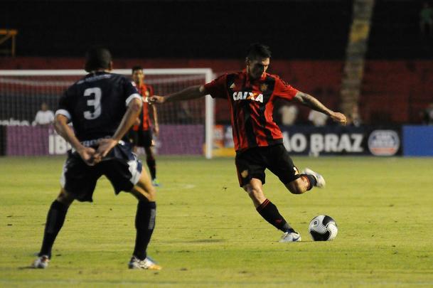 Com triunfo por 1 a 0, na Ilha do Retiro, time rubro-negro joga por um empate para chegar à decisão. Sertanejos precisam de vitória por dois gols
