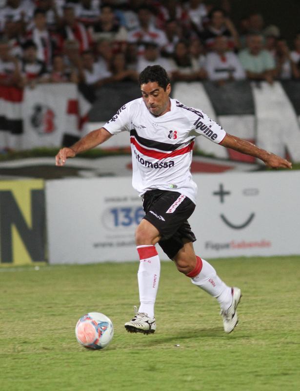 Andr Dias veste outro uniforme do Tricolor criado pela Penalty para a temporada de 2013