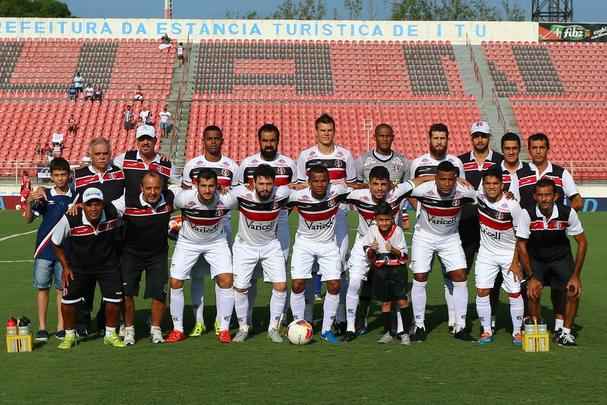 Uniforme da Penalty que o Santa Cruz conquistou o acesso à Série A do Brasileiro em 2015