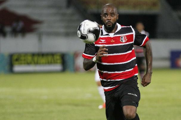 O primeiro semestre de 2016 marca a saída da Penalty do Santa Cruz com os últimos uniformes lançados sem festa de apresentação