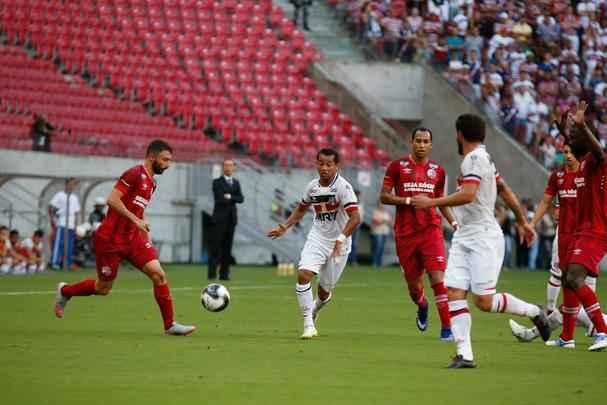 Santa Cruz vence o Nutico de virada e encara Sport na final
