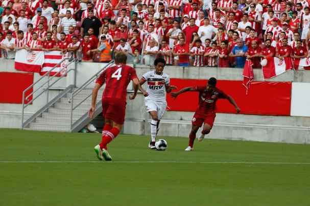Santa Cruz vence o Nutico de virada e encara Sport na final