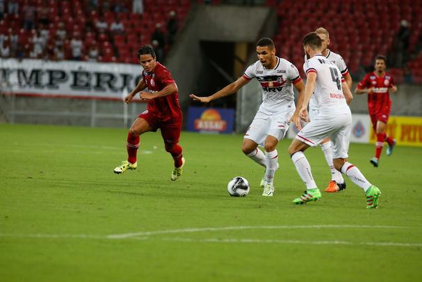 Santa Cruz vence o Nutico de virada e encara Sport na final