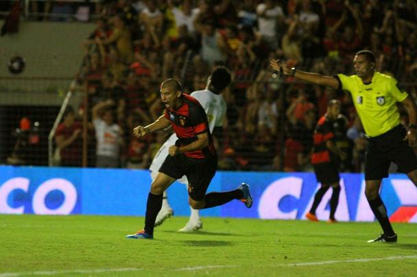 Antes de voltar para a Adidas, o Sport contratou uma empresa para fabricar uniformes temporrios para o clube. Com a camisa feita pela empresa paulista Braziline, a equipe conquistou os ttulos da Copa do Nordeste e do Campeonato Pernambucano de 2014