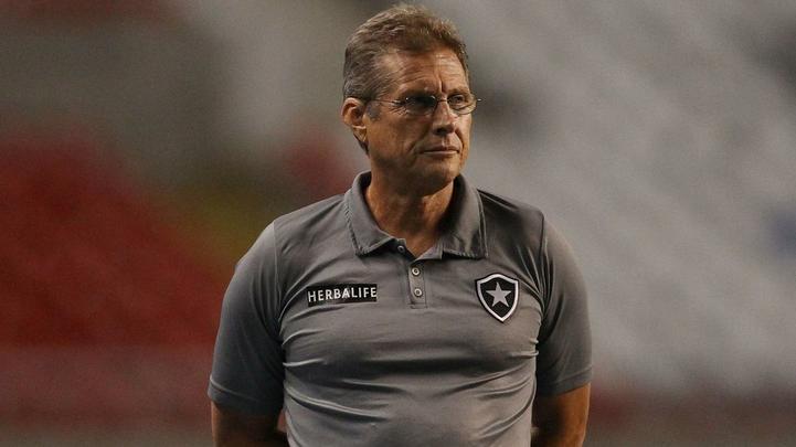 Em 2012 e 2013, Oswaldo teve uma passagem de 133 jogos pelo Botafogo. Ao todo, foram 64 vitórias, 38 empates e 31 derrotas. Neste período, conquistou seu mais recente título como técnico: um Campeonato Carioca, em 2013. No mesmo ano, alcançou a vaga para a Libertadores pelo Alvinegro. No entanto, após duas temporadas no clube, não resistiu ao desgaste com diretoria e torcida e deixou o Botafogo.