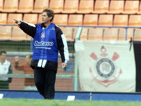 Oswaldo de Oliveira foi o único técnico a ter passado pelos quatro grandes de São Paulo (Corinthians, Santos, São Paulo e Palmeiras) e também do Rio de Janeiro (Botafogo, Flamengo, Fluminense e Vasco). Além destes, ainda tem no currículo equipes como Cruzeiro e Vitória.
