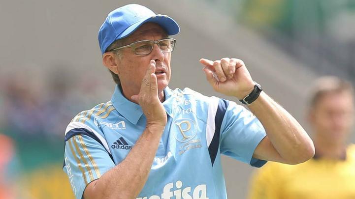 Dois meses antes de assumir o Flamengo, Oswaldo havia sido demitido pelo Palmeiras. No Alviverde, a sua passagem também foi curta. Ele chegara ao clube paulista em janeiro de 2015 e deixou o cargo em junho do mesmo ano. No início do ano, chegou à final do Campeonato Paulista, do qual foi vice-campeão (perdeu a final para o Santos). No Brasileiro, treinou o time por apenas seis rodadas antes de deixar o cargo, que seria assumido por Marcelo Oliveira. Ao todo, na passagem de cerca de seis meses, Oswaldo acumulou 17 vitórias, sete empates e sete derrotas nos 31 jogos em que comandou a equipe.