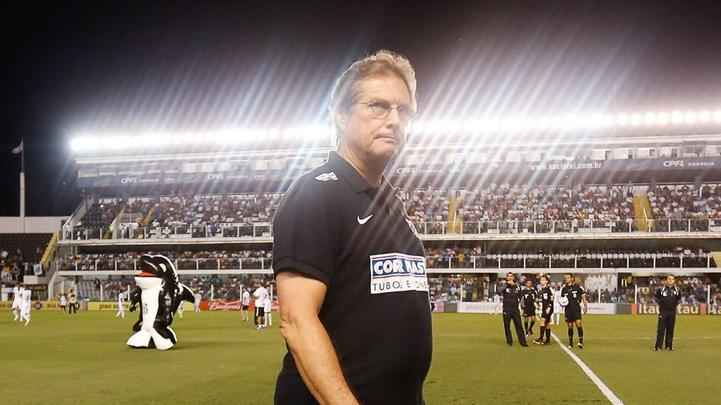 No ano de 2014, Oswaldo comandou a equipe do Santos. E, assim como viria a ser em 2015, ele chegou à final do Campeonato Paulista e foi derrotado. O Peixe chegou à decisão contra o Ituano e perdeu nos pênaltis. Ainda seguiu no clube até quase a metade do Campeonato Brasileiro. Na 18ª rodada, porém, viu o Santos ser derrotado pelo Botafogo e foi demitido. Ao todo, foram 44 jogos na passagem de Oswaldo, com 25 vitórias, nove empates e dez derrotas. Saiu do clube em setembro daquele ano, deixando o time nas oitavas de final da Copa do Brasil e em 11º na Série A (o Santos terminaria a competição na nona colocação).