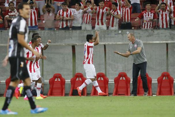 A primeira vitória em casa - Foi contra o ABC-RN, agremiação que o havia demitido antes de assumir o Náutico. Na Arena Pernambuco, vitória incontestável por 3 a 0.