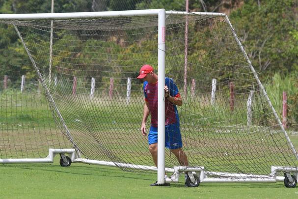 Chances perdidas - Na 35ª rodada, o Náutico empatou com o Macaé fora de casa por 1 a 1 e viu o G4 se afastar um pouco. Tinha, então, no jogo contra o CRB, na Arena Pernambuco, como decisivo para seguir na luta. O empate em 1 a 1 praticamente acabou com as chances do time. Com mais dois jogos, o Timbu estava a quatro pontos do G4.