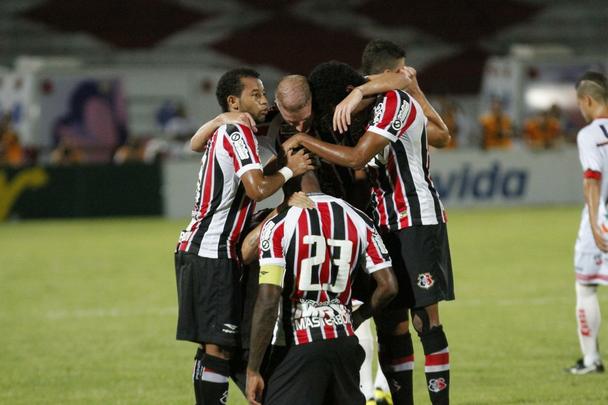 Em noite do maior público registrado na temporada no Arruda, o Tricolor bateu o Campinense por 2 a 1 e pode empatar no próximo domingo, em Campina Grande, para se sagrar campeão inédito do torneio regional