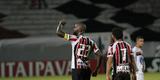 Em noite do maior pblico registrado na temporada no Arruda, o Tricolor bateu o Campinense por 2 a 1 e pode empatar no prximo domingo, em Campina Grande, para se sagrar campeo indito do torneio regional