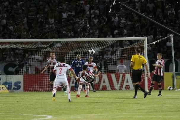 Em noite do maior público registrado na temporada no Arruda, o Tricolor bateu o Campinense por 2 a 1 e pode empatar no próximo domingo, em Campina Grande, para se sagrar campeão inédito do torneio regional