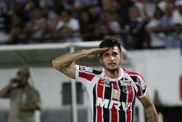 Em noite do maior público registrado na temporada no Arruda, o Tricolor bateu o Campinense por 2 a 1 e pode empatar no próximo domingo, em Campina Grande, para se sagrar campeão inédito do torneio regional