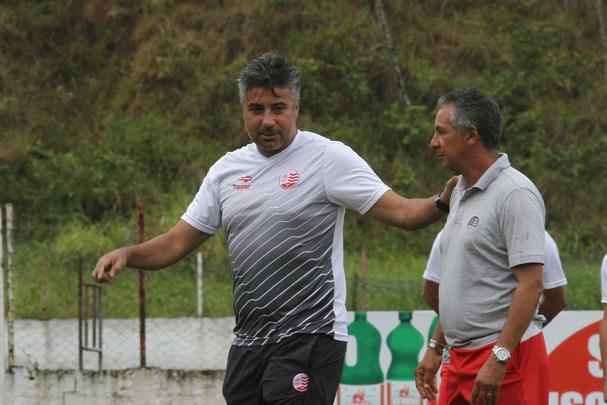Aps a sada de Dal Pozzo, Alexandre Gallo voltou ao Nutico para a usa terceira passagem pelo comando tcnico alvirrubro. A misso teve xito a curto prazo, garantindo a volta  Copa do Nordeste, mas o time cambaleou na Srie B. Com problemas na reformulao do elenco, o treinador acabou demitido aps 25 jogos, sendo 11 vitrias, 4 empates e 10 derrotas.
