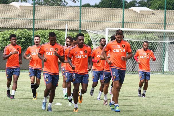 Jogadores do Sport treinam sob observao de Oswaldo de Oliveira