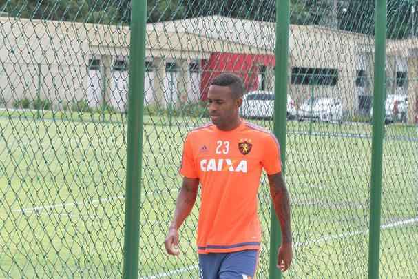 Lenis participa de primeiro treino de Oswaldo de Oliveira no Sport